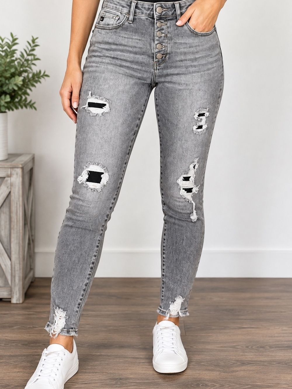 KanCan Gray Distressed High Rise Skinny Jeans Black Patch Size 28